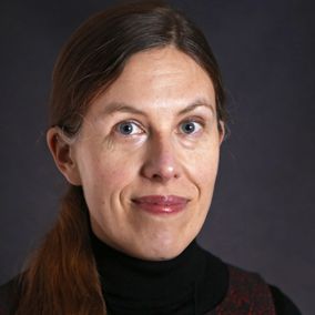 Mia Rönkä poseeraa kameralle.