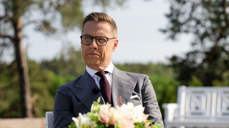 Tasavallan presidentti Alexander Stubb  Naantalin Kultarannassa.