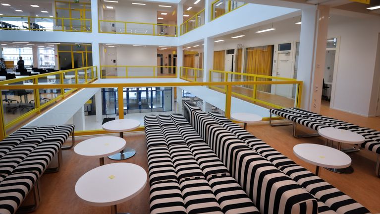 Jyväskylän yliopiston kirjasto remontin jälkeen