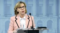 Anna-Maja Henriksson tiedotustilaisuudessa.