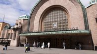 Helsingin rautatieasema ulkoa. 