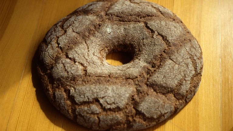 Kesäkeiton syvin olemus: Santeri Vuosaran resepti Ruisleipä 2.0 | Ruoka ...