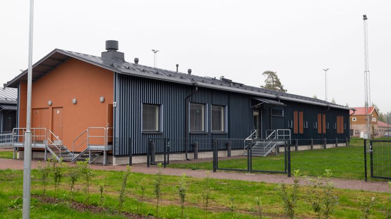 Suomen suurimmassa avovankilassa treenataan ja kokataan vapaasti, mutta ...