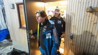 Norjan mäkimaajoukkueen päävalmentaja Magnus Brevig ja urheilujohtaja Jan-Erik Aalbu poistumassa tuomariston pakeilta.