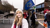 Ellie Varley Bristolissa. Äänestää EU:sta lähtemisen puolesta.