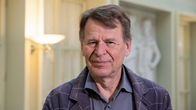Martin Scheinin i porträttbild klädd i blå kavaj.