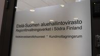 Dörr där det står Regionförvaltningsverket i Södra Finland.