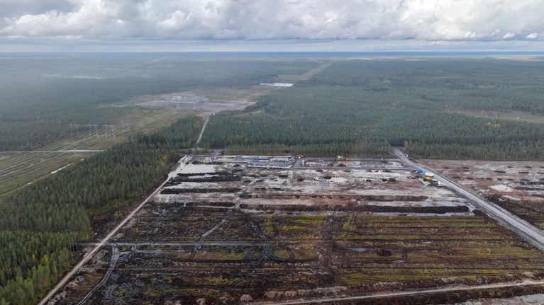 Google investoi Suomeen 13 miljardia euroa kahden vuoden aikana. Kuvissa Muhoksen Leppiniemen datakeskustyömaa. Kuvat otettu 9.9.2026.