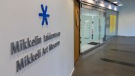 Mikkelin taidemuseon sisäänkäynti kauppakeskus Akselissa