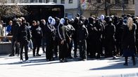 Sinimustan liikkeen vappumarssi Tampereen keskustassa 2026.