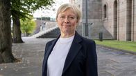 Maija Sakslin, Eduskunnan apulaisoikeusasiamies. Eduskuntatalon edessä.