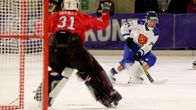 Emil Fedorov på isen under bandy-VM 2026.