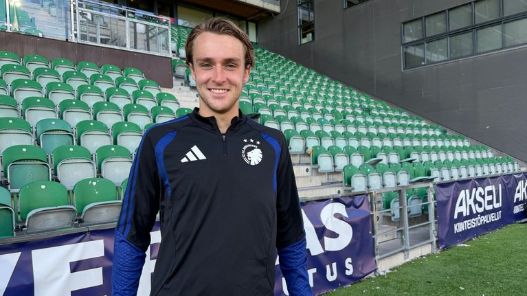William Clem från FC Köpenhamn ler mot kameran.