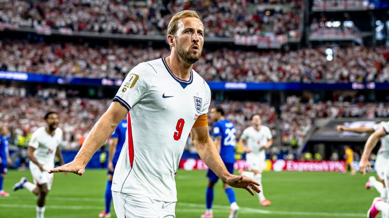 Harry Kane tuulettaa maalia.