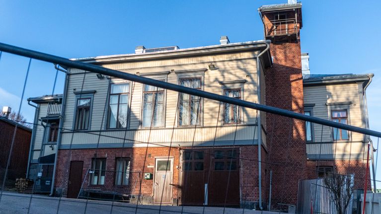 Brankishuset i Borgå i kvällssol.
