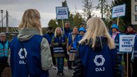 Lapin ammattikorkeakoulun lakkoilevia opettajia.