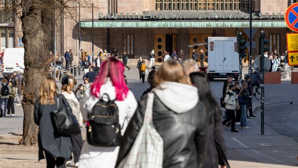 People walking in Helsinki city centre.