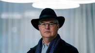 Lasse Lehtonen hattu päässä.