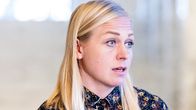 Elina Valtonen mediatilaisuudessa.