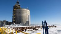 Nesteytetyn kaasun varastosäiliö Haminan LNG-terminaalissa.