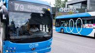 Busseja Siilitien metroasemalla.