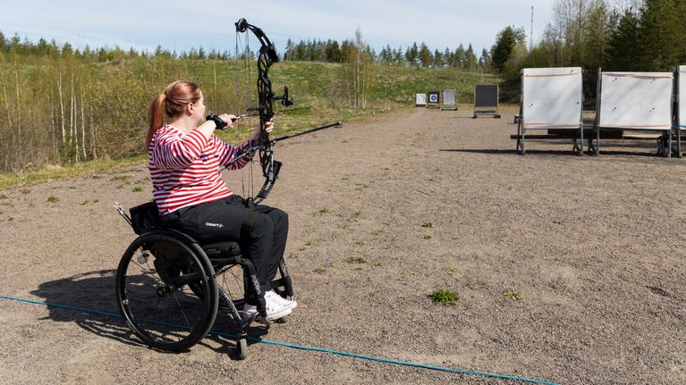 Jousiampuja valmiina tähtäämään maalitauluihin.