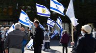 Pro Israel -mielenilmaus Paasikivenaukiolla.