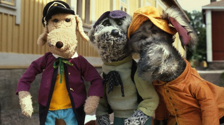 Riku, Ransu ja Eno-Elmeri Rauman kieltä oppimassa Karvakuonot automatkalla -sarjassa 1982.
