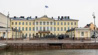 Presidentinlinna kuvattuna Linnanaltaan suunnasta Kauppatorilta Nato-huippukokouksen aikaan 14.1.2025.