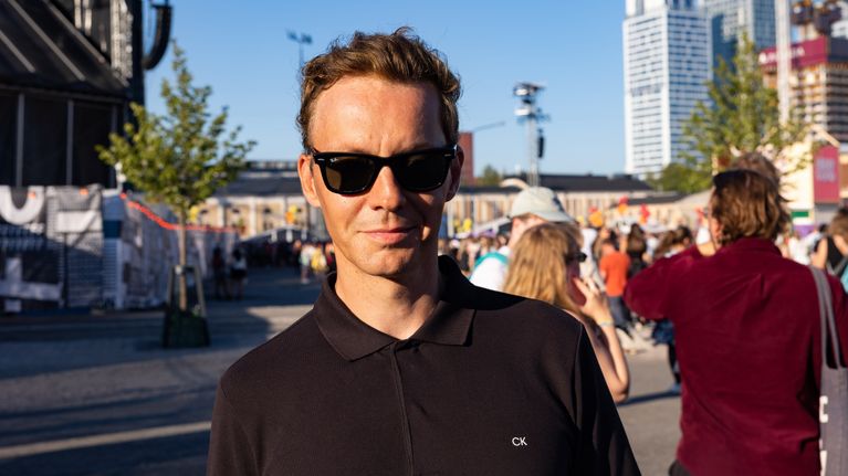 Henkilökuvassa Tuomas Kallio, taiteellinen johtaja, Flow-festivaali.