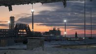 Koneistoa seisoo auringonvaloa vasten LNG-2-projektiin kuuluvalla Utrennyin kaasukentällä Luoteis-Siperiassa.