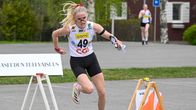 Inka Nurminen springer under orienterings-FM.