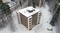 Kerrostalo ilmasta kuvattuna Lahden Liipolassa.