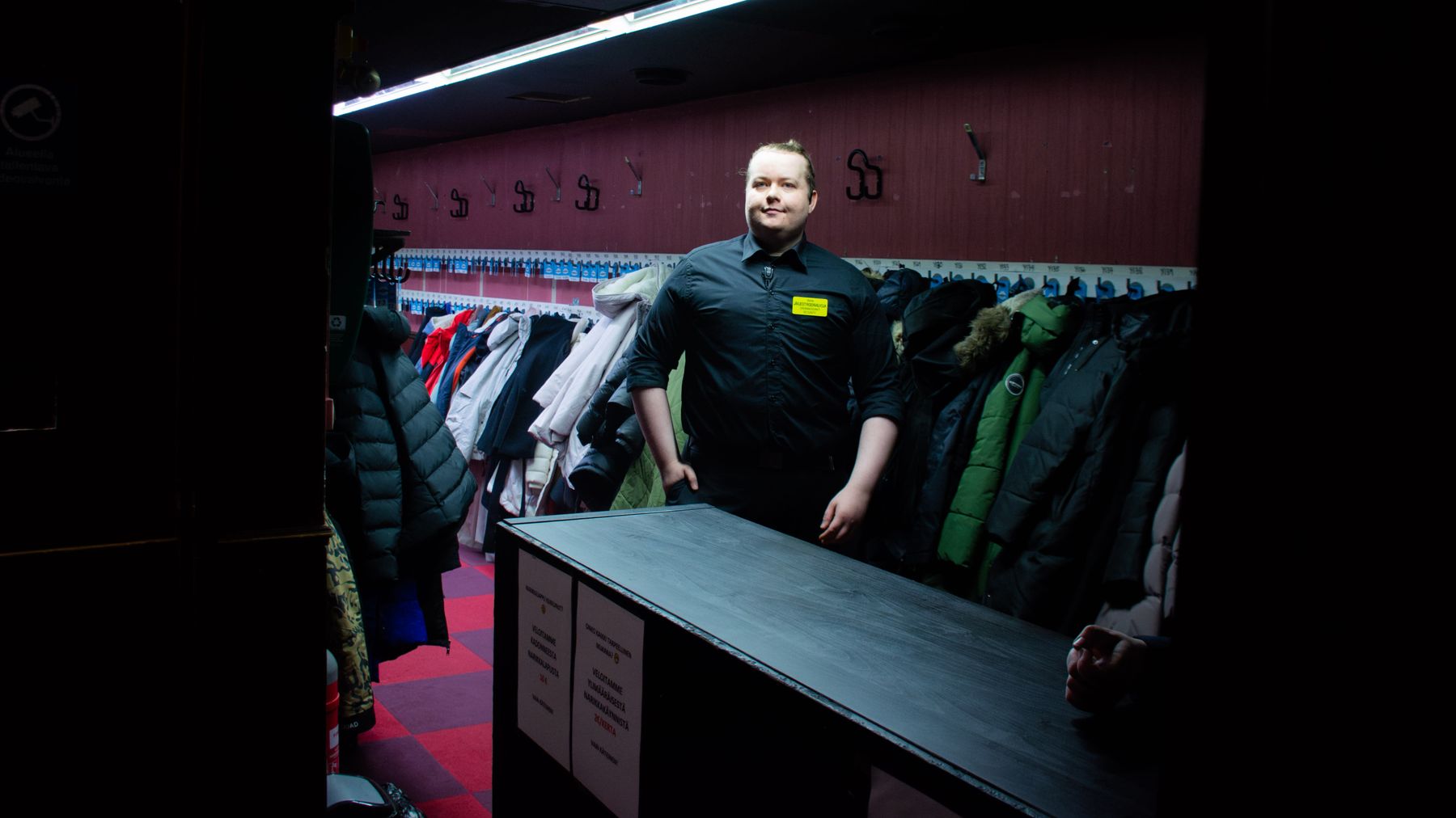 Kuvassa on Hyvinkään Hopealyhty-yökerhon järjestyksenvalvoja Teemu Puurunen.