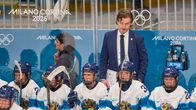 Tero Lehterä Naisleijonien päävalmentajana.