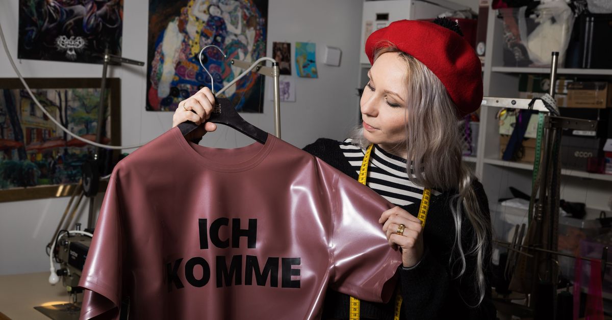 Lateksiräätäli kertoo, kuinka Erika Vikmanin UMK-asut syntyivät ...