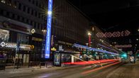 Valomainostaulu Hämeenkadulla.