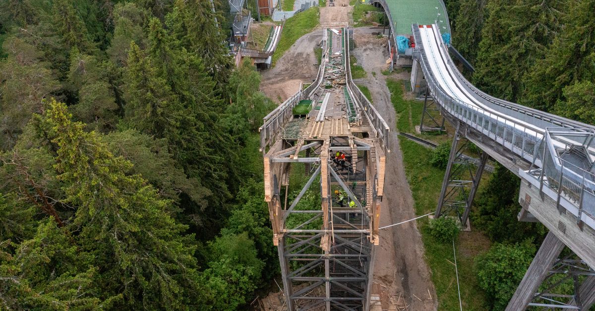 Tältä näyttää, kun Puijon ikoninen mäkihyppytorni puretaan Kuopiossa