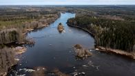 Kymijoen Kullaankoski. Vesi on ennätysmatalalla.
