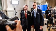 Pekka Haavisto and Alexander Stubb poseeravat kameroille.