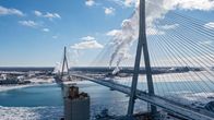 Yhdysvaltain ja Kanadan välinen Detroit-joen ylittävä silta.