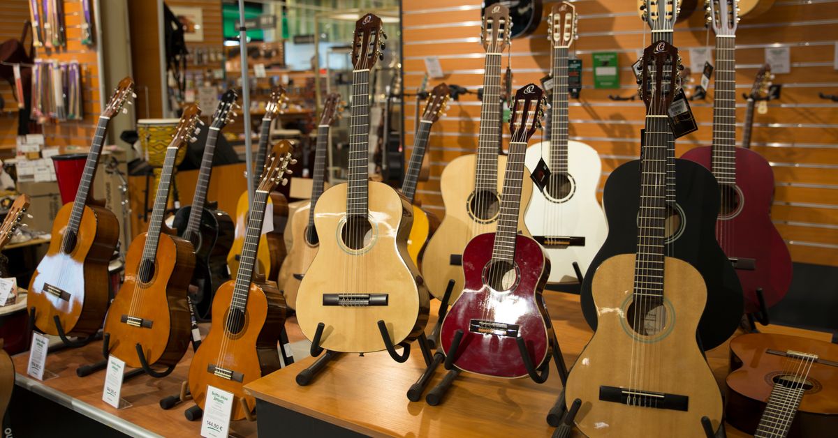 Perinteikäs soitinliike F-Musiikki hakeutuu yrityssaneeraukseen – toimitusjohtaja: Tarkoitus keventää painolastia