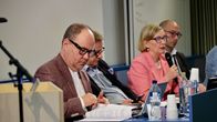 Hyvinvointialuejohtaja Tero Järvinen ja aluevaltuuston puheenjohtaja Paula Risikko