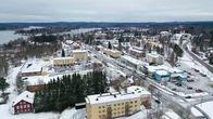 Ilmakuva Kuhmoisten keskustasta talvella.