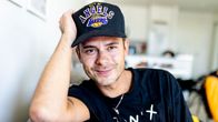 Realitytähti Niko Saarinen  kotonaan Helsingissä 12.9.2022
