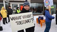 Kemijärven pumppuvoimaloita vastustavan mielenilmauksen osallistuja Pentti Virtala.