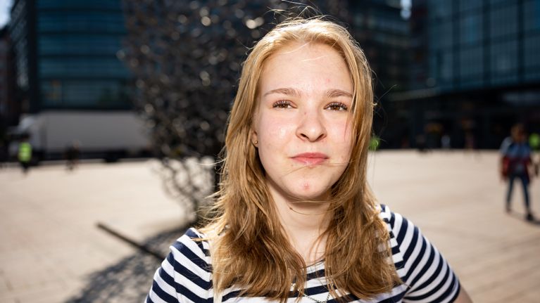 Kysyimme nuorilta, mitä he ajattelevat kännykän käytön rajoituksesta ...