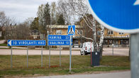 Kylteissä opasteet Virolahden kirkonkylälle, Haminaan ja Vaalimaalle.
