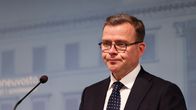 Petteri Orpo tiedotustilaisuudessa.