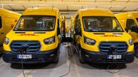 Dhl,  jakeluauto, sähköpaku, lajottelukeskus vantaa, lentokenttä, paku latauksessa,  Ford transit, sähkö